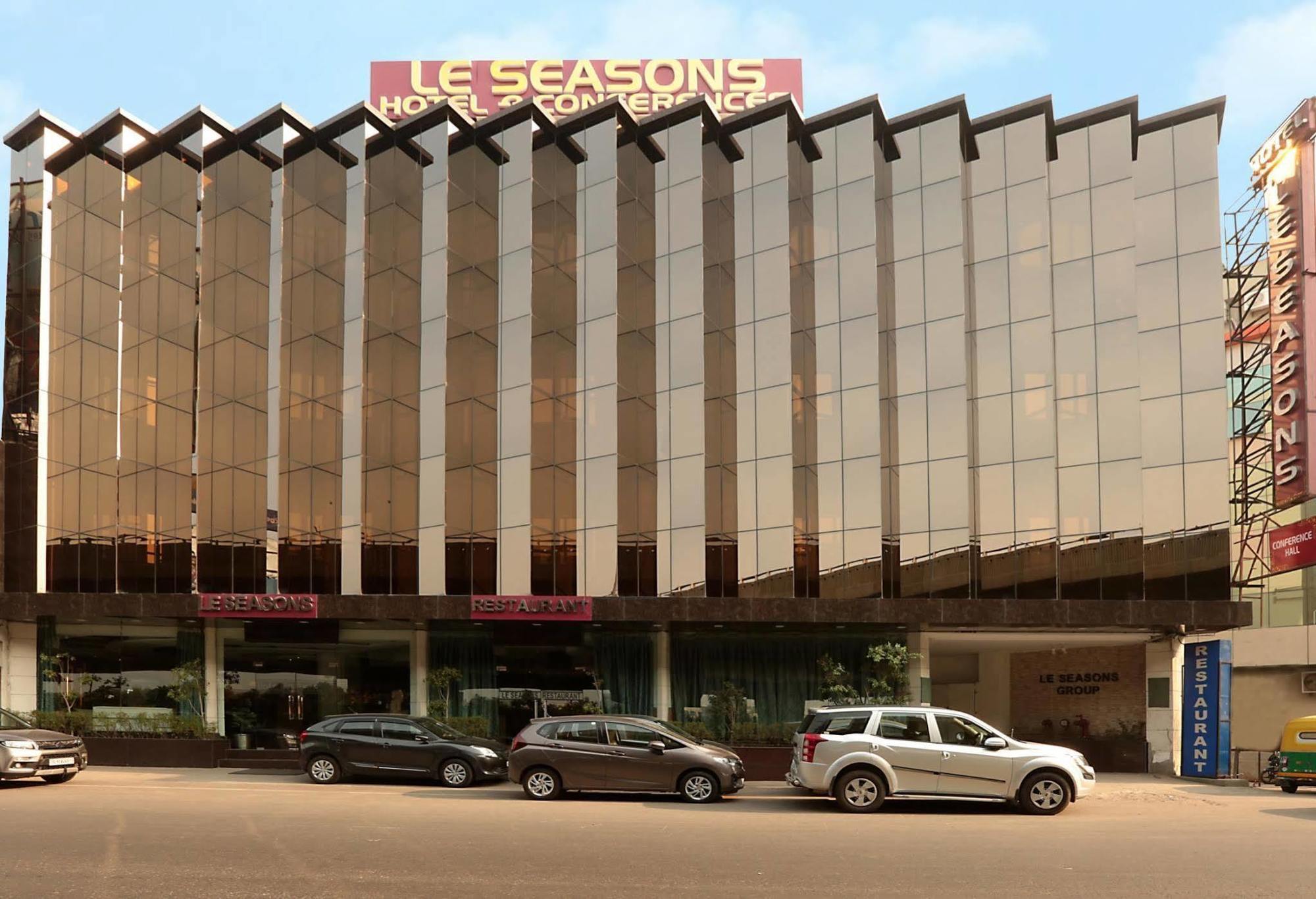 Airport Hotel Le Seasons Nowe Delhi Zewnętrze zdjęcie